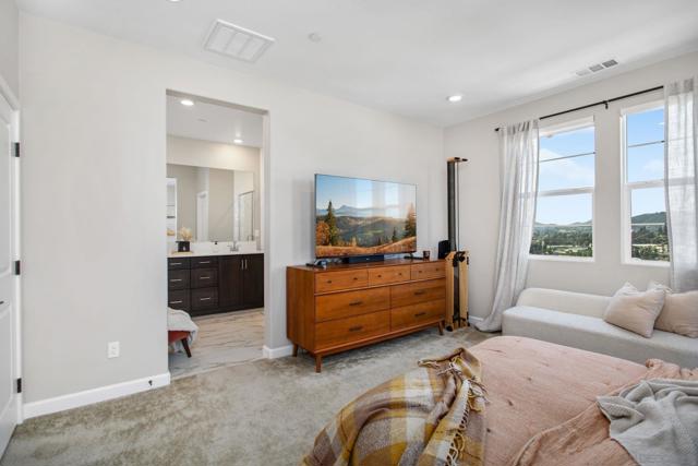 1202 Sunrise Vw, San Marcos CA: https://media.crmls.org/mediaz/fd0119d9-9700-4e81-b594-84712cad4e80.jpg