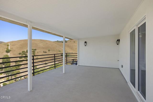 40 Saddlebow Road, Bell Canyon CA: https://media.crmls.org/mediaz/fd013d9f-eee1-4fc3-999a-242cf15271aa.jpg