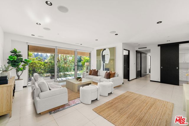 933 Bluegrass Lane, Los Angeles CA: https://media.crmls.org/mediaz/fd0159b4-d476-44a8-b2dc-f3d98c302448.jpg