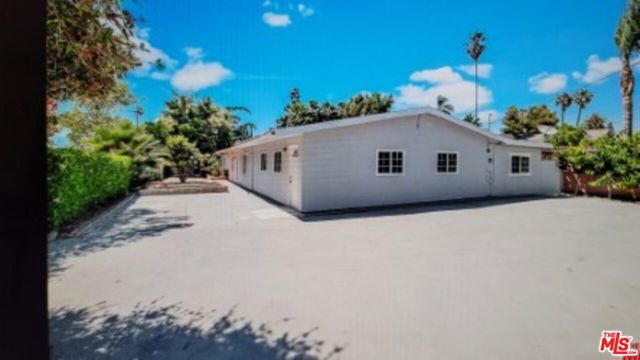4669 W Olympic Boulevard, Los Angeles CA: https://media.crmls.org/mediaz/fd01eb4a-615e-42f4-87a1-5dbc3cdbc8a1.jpg