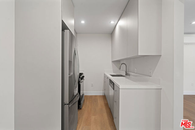420 S Sepulveda Boulevard, Los Angeles CA: https://media.crmls.org/mediaz/fd01f61c-e06d-444b-a414-b8a69b2c41cb.jpg
