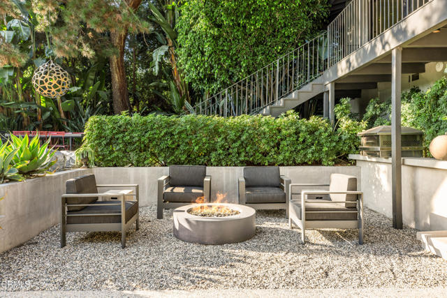 1240 Chateau Road, Pasadena CA: https://media.crmls.org/mediaz/fd02de66-ffad-4521-a653-8f40b06f2f4b.jpg