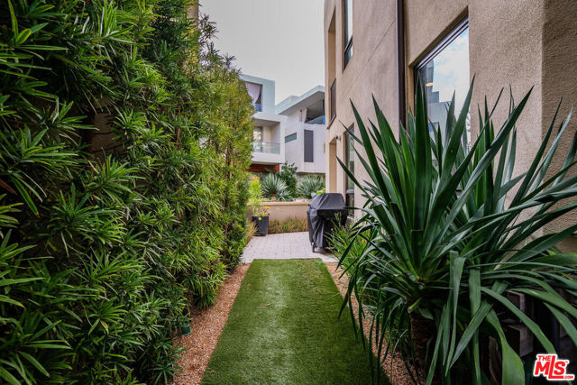 5929 Coral Place, Playa Vista CA: https://media.crmls.org/mediaz/fd02f0bd-5712-4460-994b-72a3fd3eeb8f.jpg