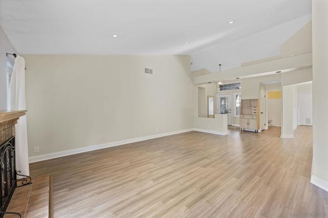 2241 Willowbrook St, Escondido CA: https://media.crmls.org/mediaz/fd03ccbd-c785-46df-a48a-e0d20f8f7b50.jpg
