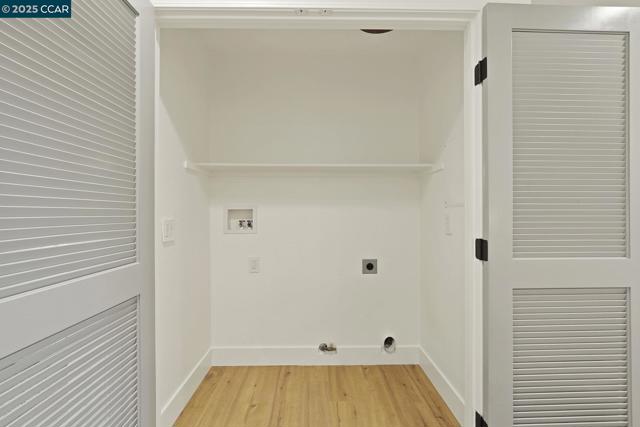 Image 30 of 35 For 2575 Edgewater Drive