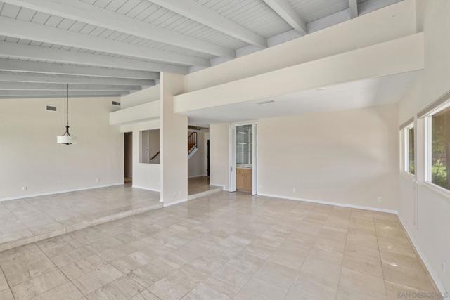 5476 Castle Hills Dr, San Diego CA: https://media.crmls.org/mediaz/fd04e527-a13e-4b0d-9678-7f66f620e6cb.jpg