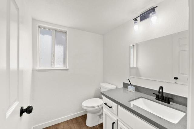 6431 Canyon Creek Way, Elk Grove CA: https://media.crmls.org/mediaz/fd05447d-8b75-41e8-85e5-430c7b7fad2f.jpg