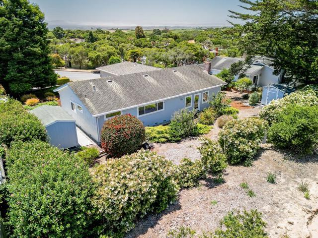 9355 Holly Oak Way, Salinas CA: https://media.crmls.org/mediaz/fd0567f5-f296-4569-9aaf-8e7191462267.jpg