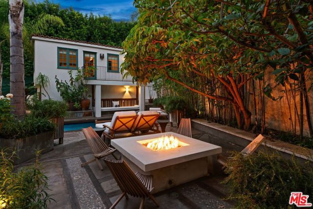 8249 Marmont Lane, Los Angeles CA: https://media.crmls.org/mediaz/fd0568f4-4a9e-4578-adb1-75fba4af5db5.jpg