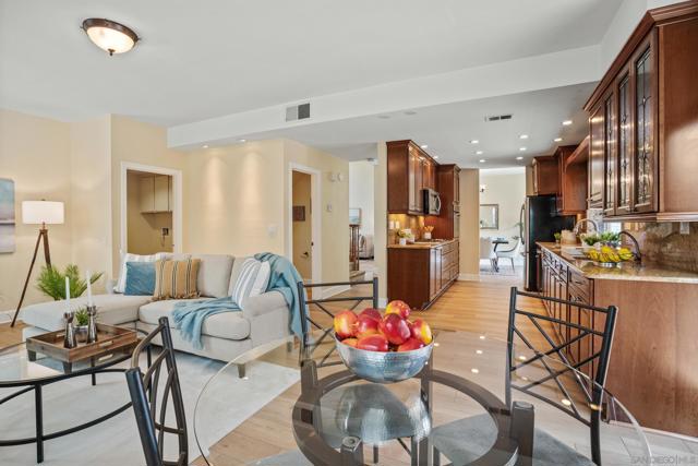 2009 Applewood Ln, Vista CA: https://media.crmls.org/mediaz/fd0587da-4041-4ea5-944a-c9832e896f53.jpg