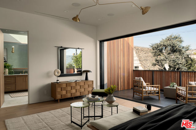 6671 Colgate Avenue, Los Angeles CA: https://media.crmls.org/mediaz/fd062a3f-91b3-4749-8808-514969738202.jpg