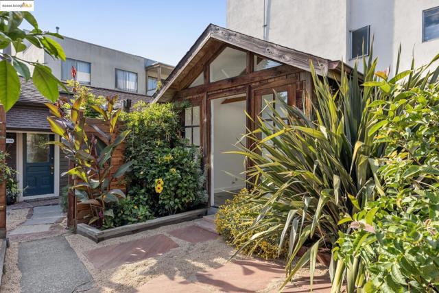 1532 Walnut St, Berkeley CA: https://media.crmls.org/mediaz/fd06f77a-858e-44e7-8e55-efae40ca1645.jpg