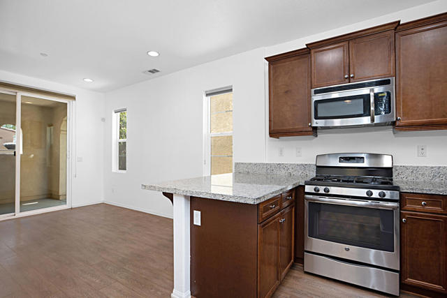 609 Calle Vibrante, Palm Desert CA: https://media.crmls.org/mediaz/fd07c16e-9943-4993-b046-e1fbc10d6f81.jpg