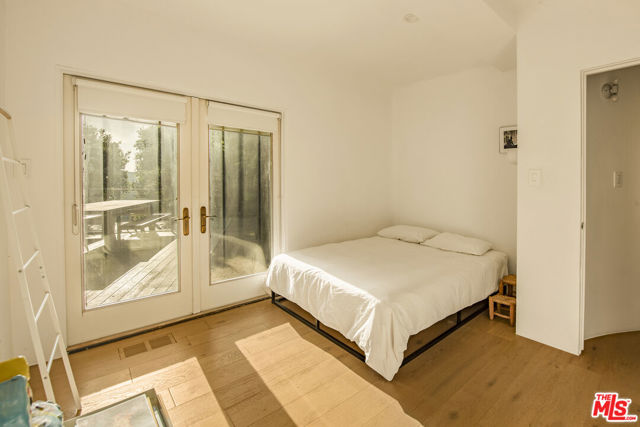 21960 Cereza Way, Topanga CA: https://media.crmls.org/mediaz/fd080639-fdc6-4ce7-b214-438e05b3abb4.jpg