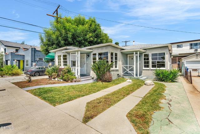 4419 4419 1/2 Corliss Street, Los Angeles CA: https://media.crmls.org/mediaz/fd08e6cf-b13e-4d10-b988-e82fc8ecce9b.jpg