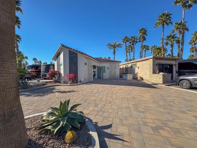 80394 Ave 48, Indio CA: https://media.crmls.org/mediaz/fd08eb45-9aa8-469a-b8aa-d85b3bb4251f.jpg