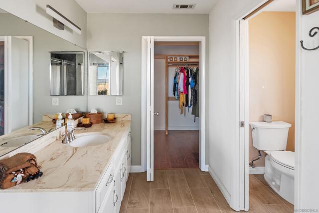 Master bath walk-in closet entrance