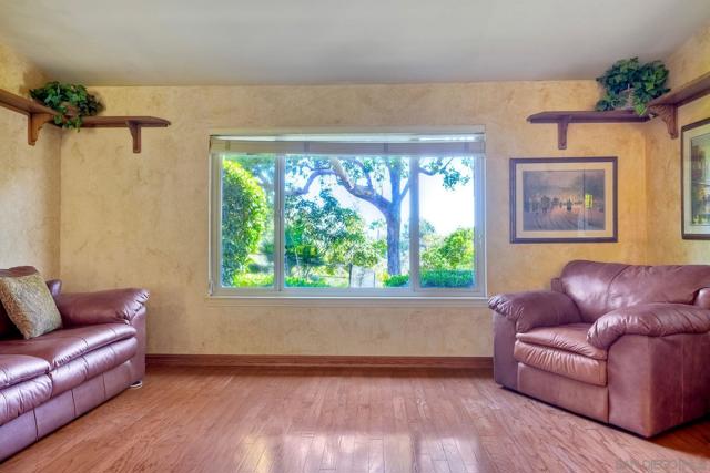 2183 Lundy Lake Dr, Escondido CA: https://media.crmls.org/mediaz/fd0999b7-bffe-4551-bed4-6b33c73381cb.jpg