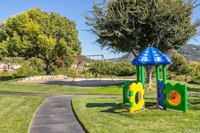 4016 Lake Shore Lane, Fallbrook CA: https://media.crmls.org/mediaz/fd09b594-77c2-4785-9024-85c6054a8106.jpg