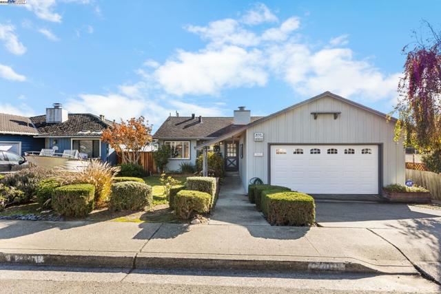 2461 Trenton Dr, San Bruno CA: https://media.crmls.org/mediaz/fd09c6e9-4351-43b5-a09c-c1c4e7289e06.jpg