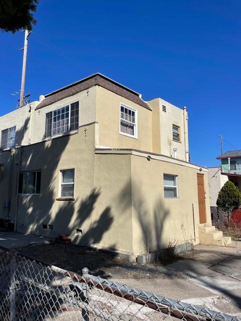 406 E Plaza Blvd, National City CA: https://media.crmls.org/mediaz/fd0a1ed1-343c-4021-9a34-efa0e6c21b45.jpg