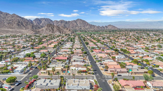 77440 Calle Ensenada, La Quinta CA: https://media.crmls.org/mediaz/fd0a86e9-7525-42c1-b62d-16c0ae190de3.jpg