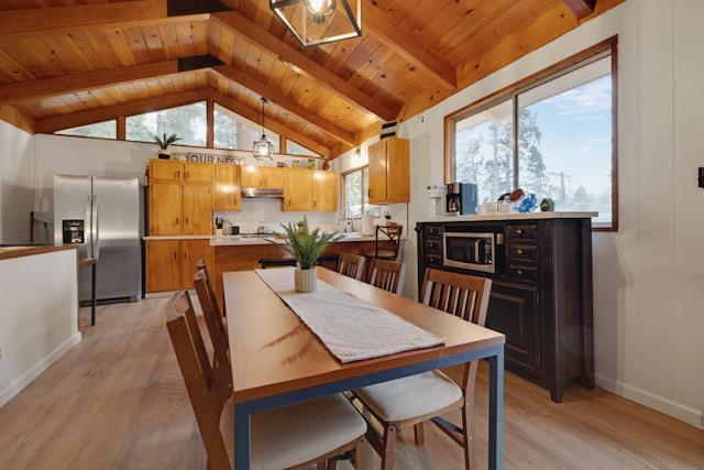 22461 Ponderosa Drive, Twain Harte CA: https://media.crmls.org/mediaz/fd0ae771-a64b-4e35-a977-921ede90a37b.jpg