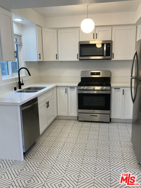 5115 Clinton Street, Los Angeles CA: https://media.crmls.org/mediaz/fd0b7621-299a-4d64-9cca-67d428fd1f4f.jpg