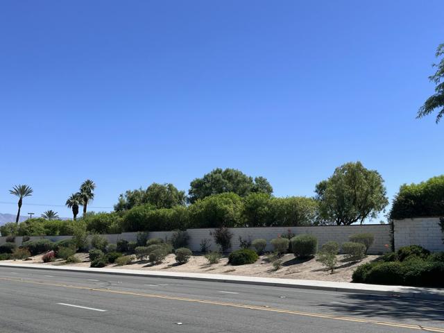 0 Avenida Bermudas, La Quinta CA: https://media.crmls.org/mediaz/fd0b9b72-3c1b-440f-8357-1371324a46c4.jpg