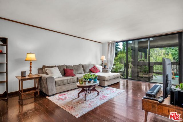 7765 W 91st Street, Playa del Rey CA: https://media.crmls.org/mediaz/fd0bd985-8390-4083-be04-bb24e80479f2.jpg