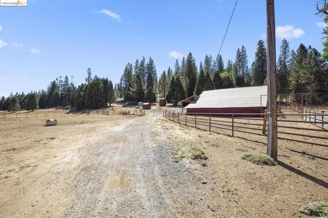 10488 Converse RD, Coulterville CA: https://media.crmls.org/mediaz/fd0c375e-2e25-48b2-8a9a-5b9a97368751.jpg