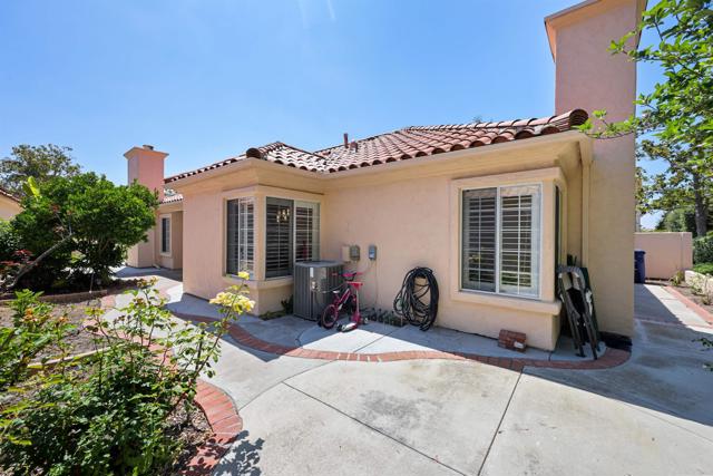 12027 Caminito Corriente, San Diego CA: https://media.crmls.org/mediaz/fd0ccfd8-8870-40a7-809c-c2ef41d3f6c7.jpg