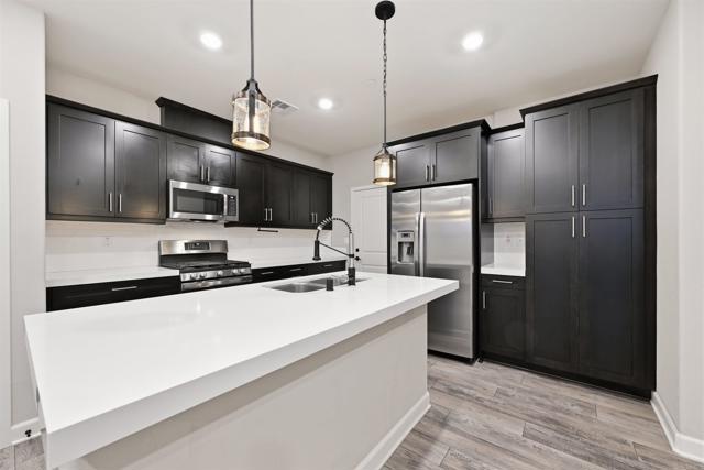 Detail Gallery Image 3 of 34 For 1118 Delpy View, Vista,  CA 92084 - 3 Beds | 2/1 Baths