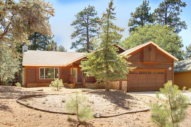 1769 Cascade Road, Big Bear CA: https://media.crmls.org/mediaz/fd0dcf42-9577-48f4-9936-137f68298dcd.jpg