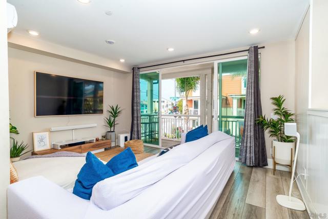 807 Santa Barbara Pl, San Diego CA: https://media.crmls.org/mediaz/fd0e1fb1-3cc1-4602-93b1-06d0ca899c86.jpg