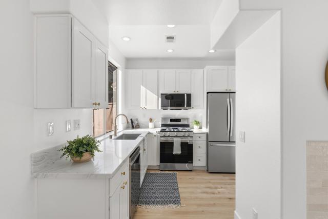 Detail Gallery Image 6 of 27 For 8727 Westmore Rd #24,  San Diego,  CA 92126 - 3 Beds | 2/1 Baths