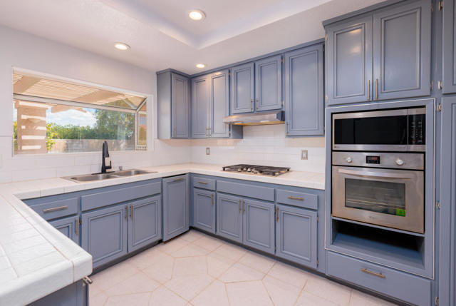 40670 Posada Court, Palm Desert CA: https://media.crmls.org/mediaz/fd0e78c8-b2c7-44ef-8d5b-30ff63c52cfc.jpg