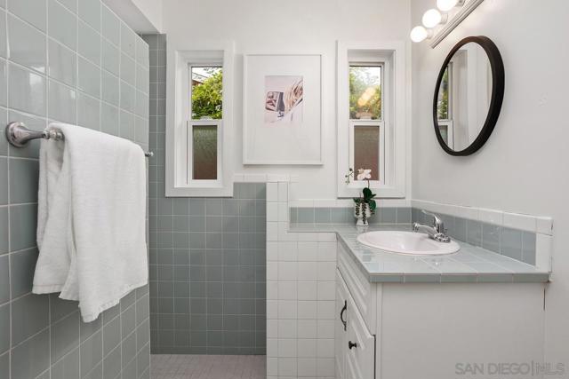 6307 Via Maria, La Jolla CA: https://media.crmls.org/mediaz/fd0e9a14-b4df-45b8-b243-6b23e03f7317.jpg