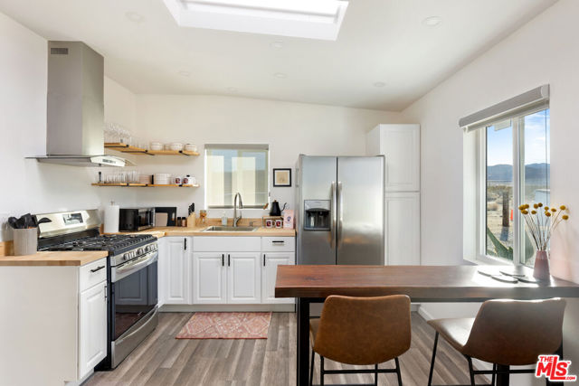 5737 Mojave Ranch Road, Joshua Tree CA: https://media.crmls.org/mediaz/fd0ee435-dddb-4a65-8ed3-bdab5f10db0f.jpg