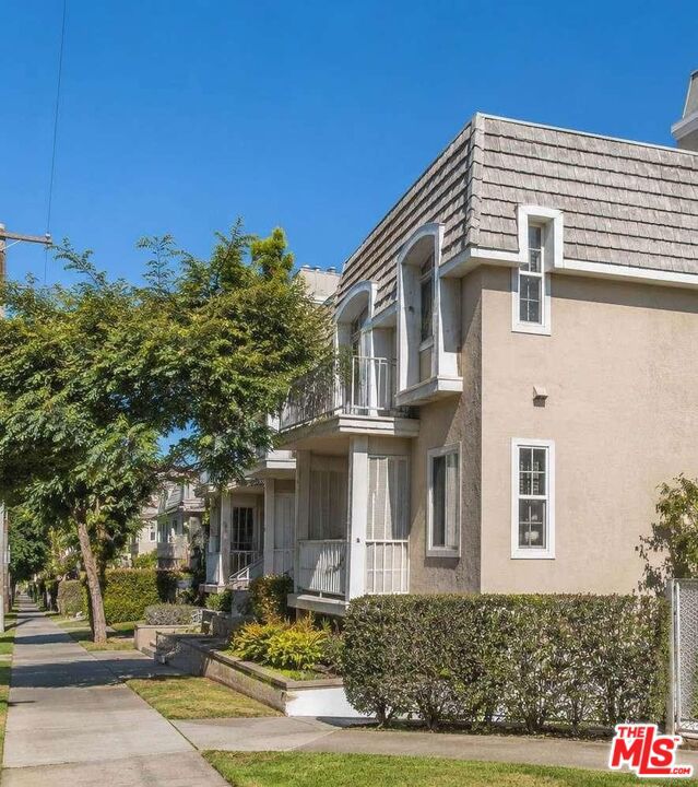 4630 Kester Avenue photo 6