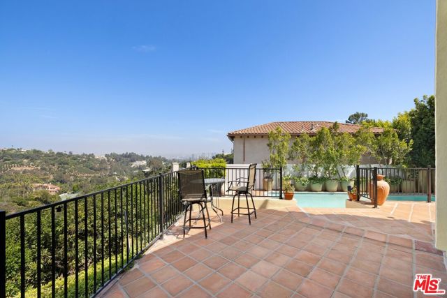 1244 Stradella Road, Los Angeles CA: https://media.crmls.org/mediaz/fd0f40bd-bcc4-4002-a1c9-9a901be80638.jpg
