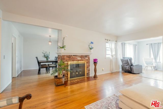 10725 S 8th Avenue, Inglewood CA: https://media.crmls.org/mediaz/fd0f6374-f8f7-4e2b-b511-bd5ab692b458.jpg