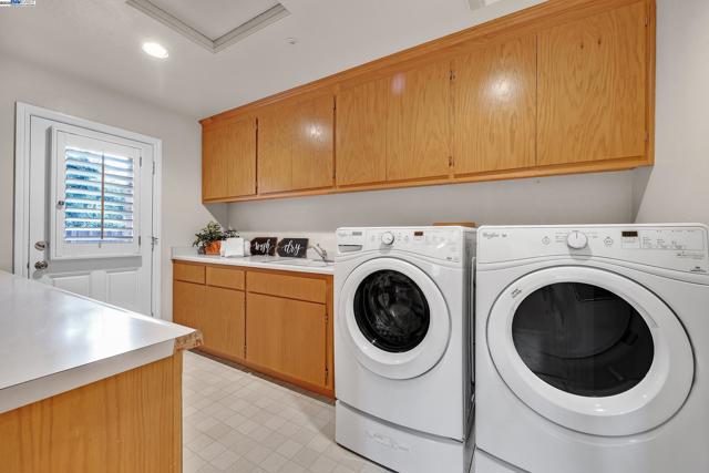 2215 Chardonnay Way, Livermore CA: https://media.crmls.org/mediaz/fd0f84f4-c044-4891-a814-0e4e722029ae.jpg