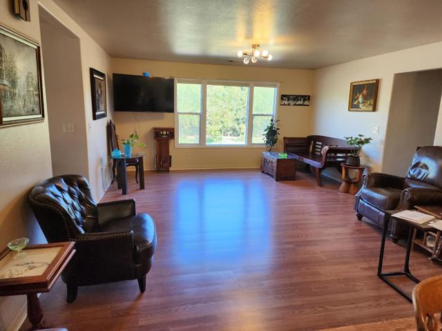 3719 N Hart Road, Modesto CA: https://media.crmls.org/mediaz/fd102c5a-9fe3-4ba0-abb8-26c8c294a9d4.jpg