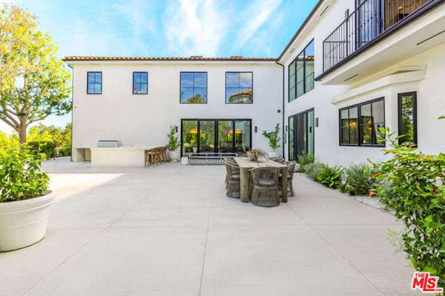 5192 Parkway Calabasas, Calabasas CA: https://media.crmls.org/mediaz/fd1070ec-aa46-42c3-8b7a-cd59f401d431.jpg