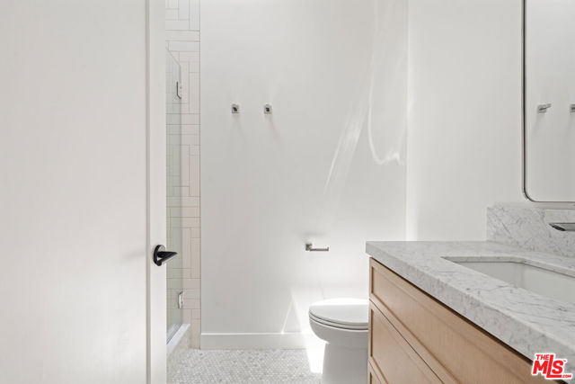 2347 Parnell Avenue, Los Angeles CA: https://media.crmls.org/mediaz/fd10a234-a370-4f52-81fe-0216b2e84464.jpg