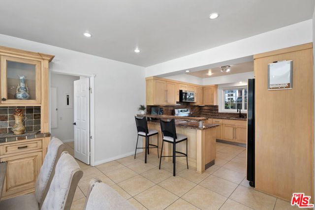 5159 Sophia Avenue, Encino CA: https://media.crmls.org/mediaz/fd10a991-24ed-4688-ab35-720be070ce98.jpg