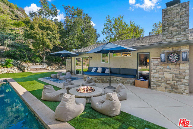 30603 El Sueno Drive, Malibu CA: https://media.crmls.org/mediaz/fd10cf73-aee5-4644-9412-5e8cdef6bdf2.jpg