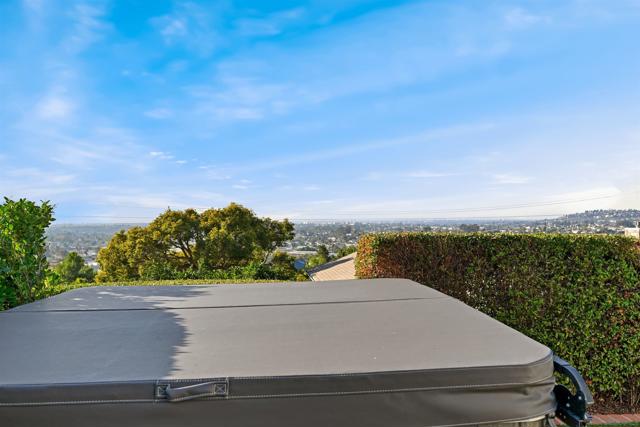 7953 Cinthia St, La Mesa CA: https://media.crmls.org/mediaz/fd1127ee-5aee-4075-b7bf-27be2ec11df9.jpg