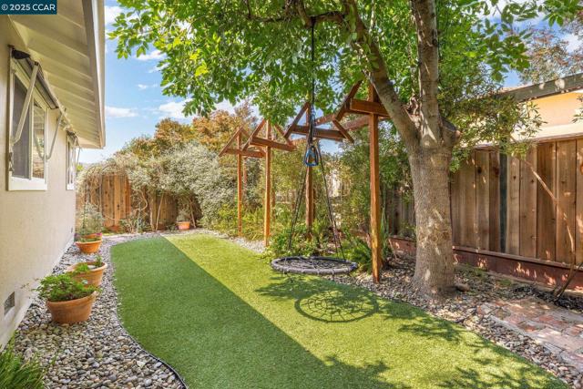 832 San Simeon Dr, Concord CA: https://media.crmls.org/mediaz/fd1193f3-b5f7-417b-b0fd-1761a530db31.jpg